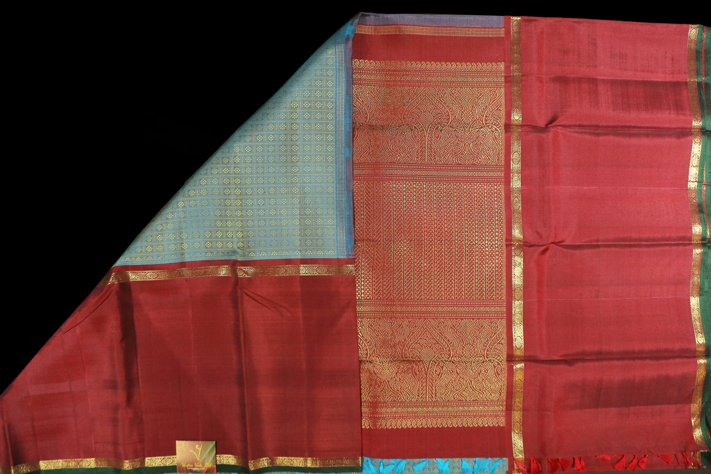 Blue with meroon long border