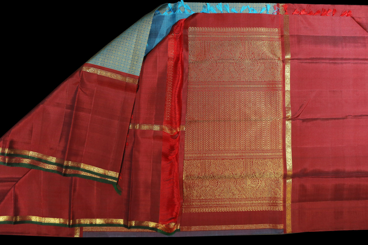Blue with meroon long border