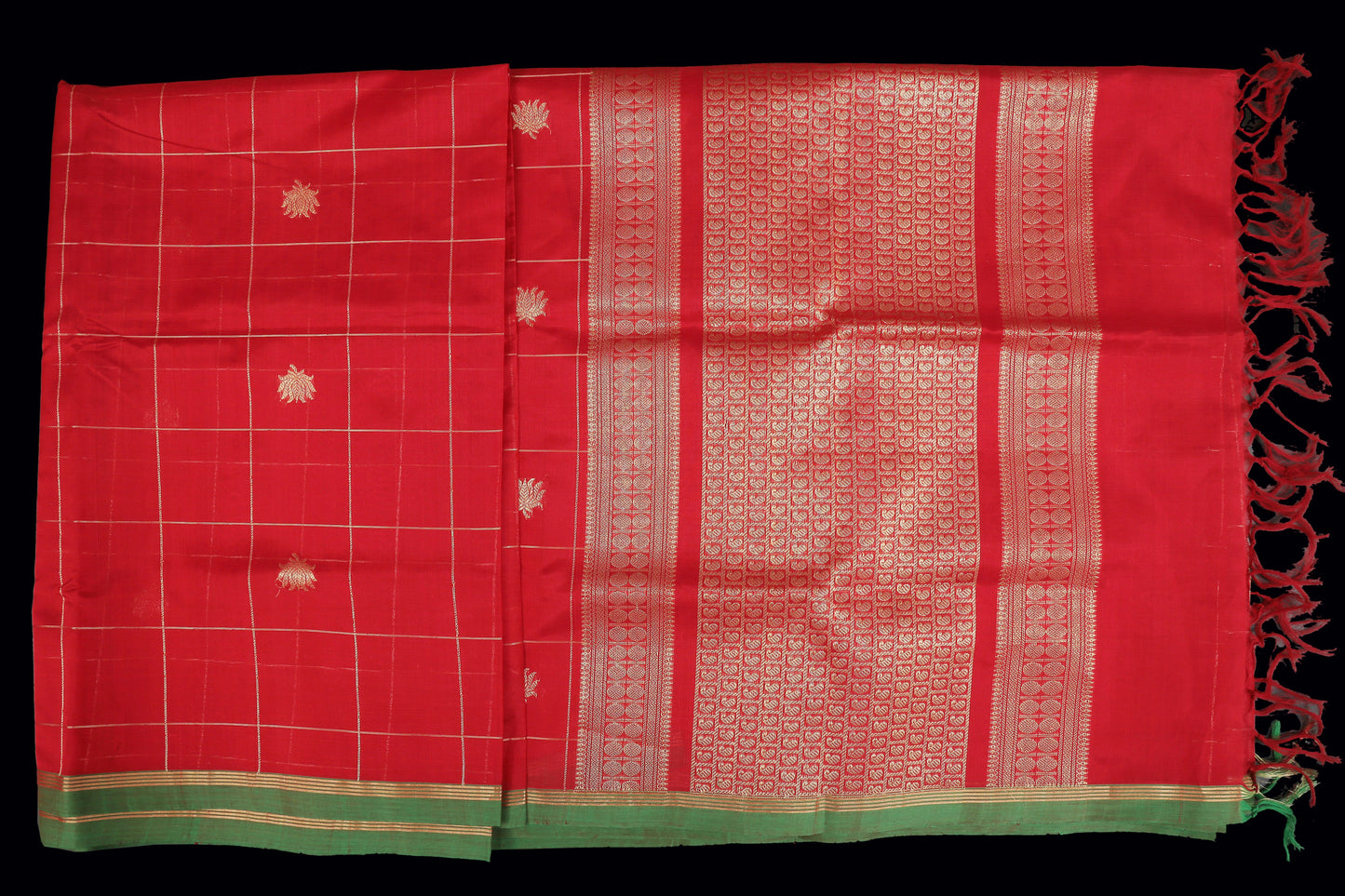 Borderless red saree