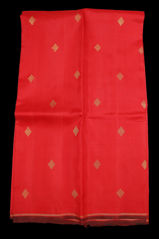 Chilli red with supportive green pallu