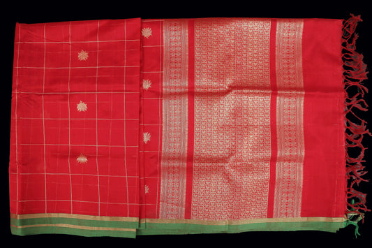 Borderless red saree