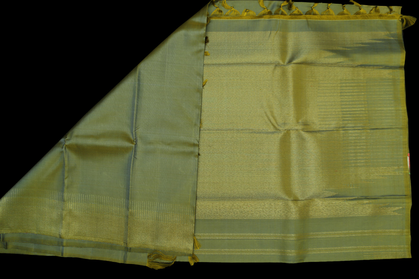 Ettukol double shade green saree