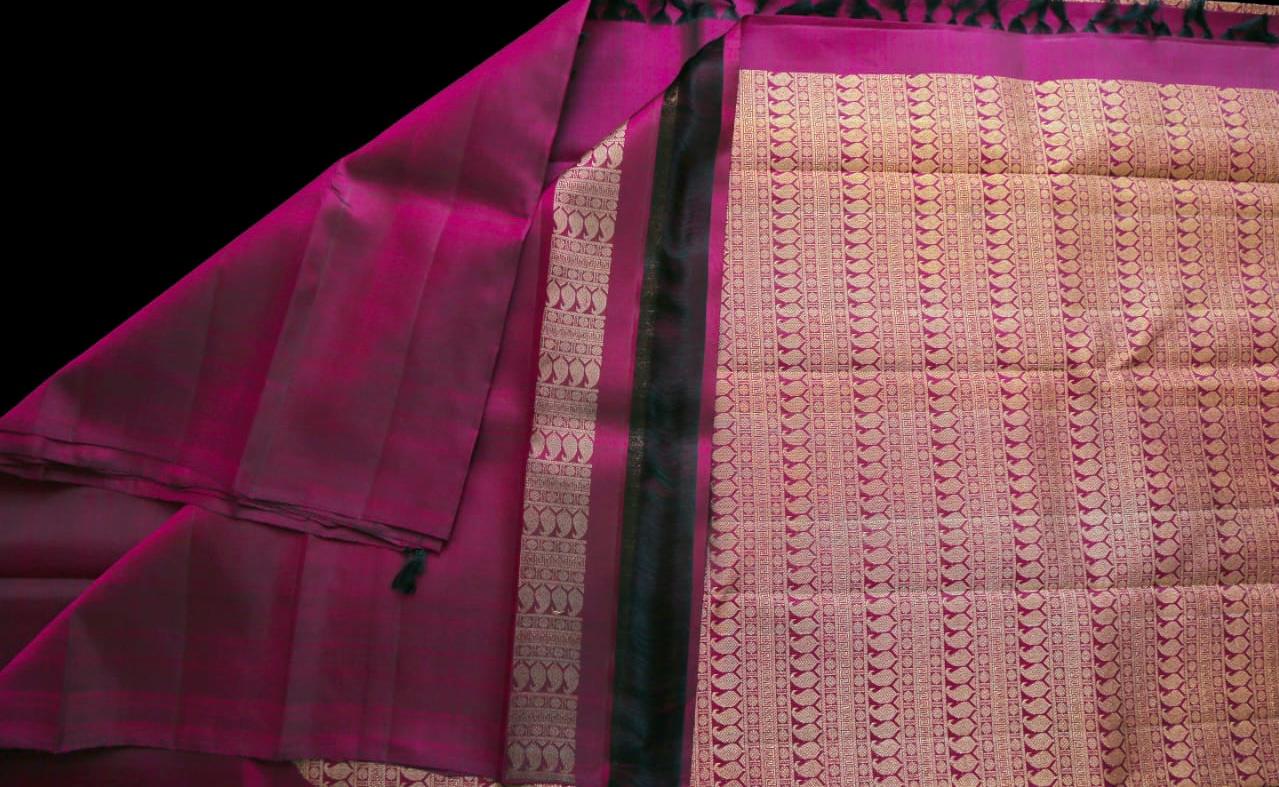 Majenta raising border saree
